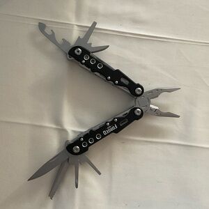 Forged 4X4 Black Multi-Tool for Men